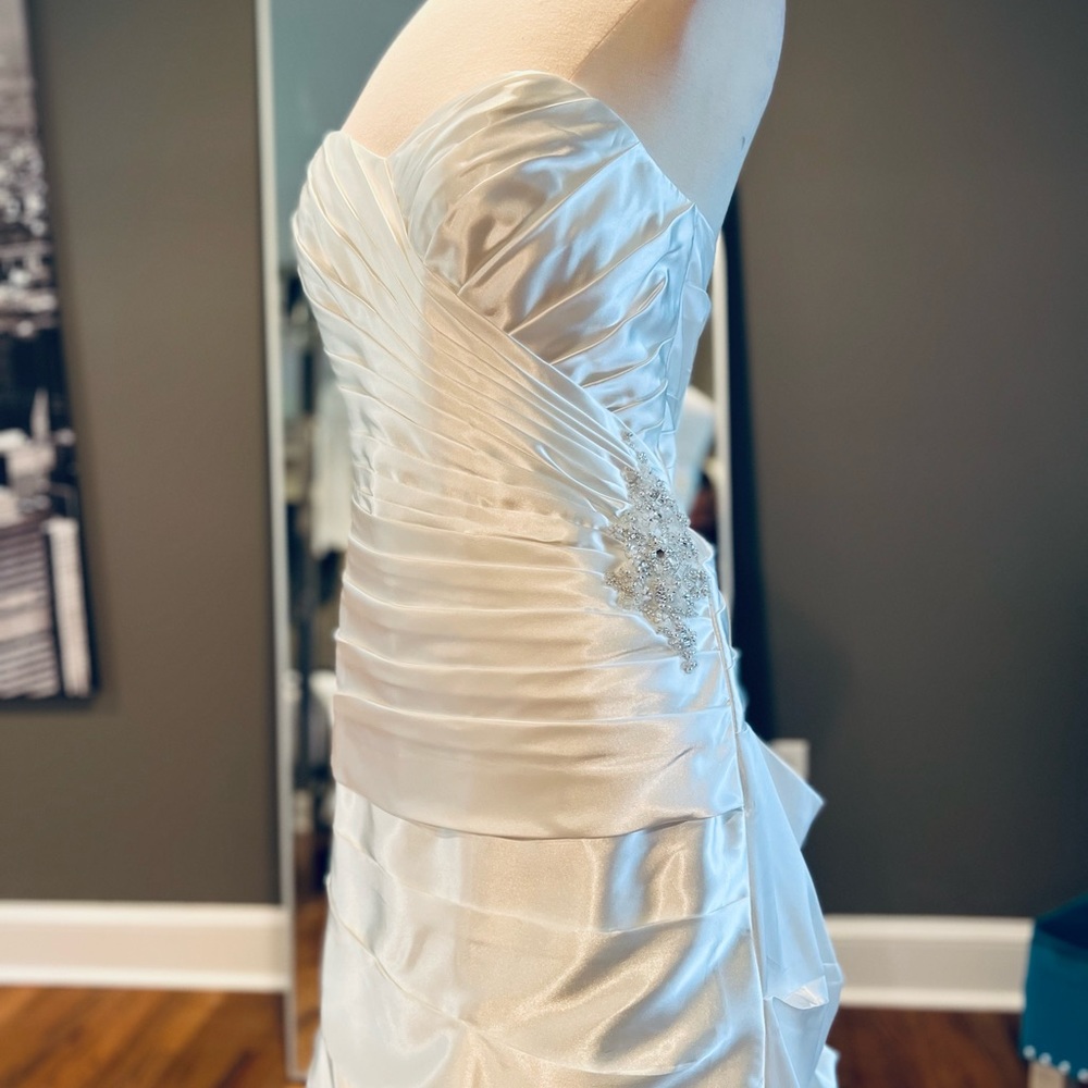 David’s Bridal Ruched Strapless Wedding Dress - Picture 6 of 15